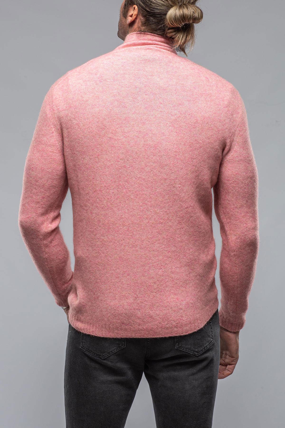 Vincenzo Lightweight Mock Turtleneck In Rose Bud | Mens - Sweaters | Stile Latino