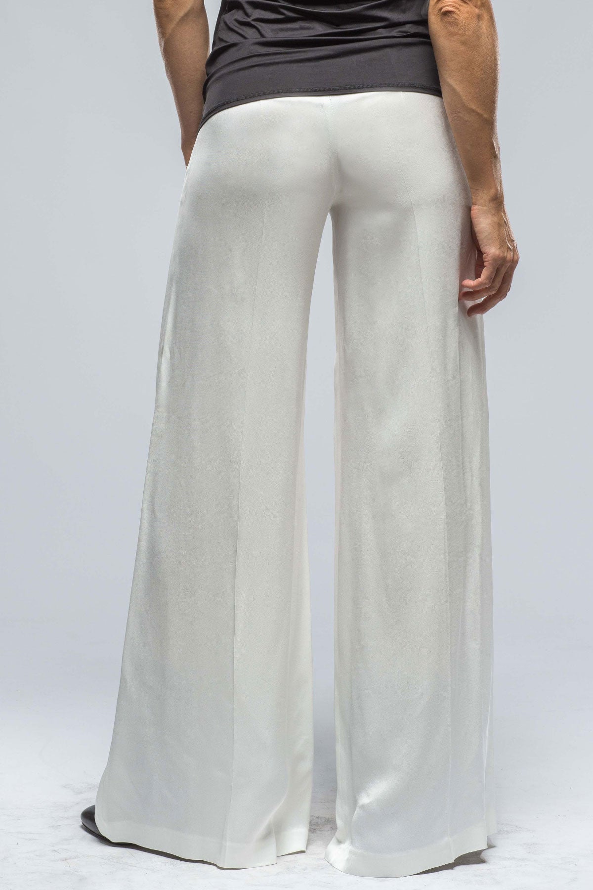Maxi Pants In White Sharkskin | Ladies - Pants - Knit | T.ba