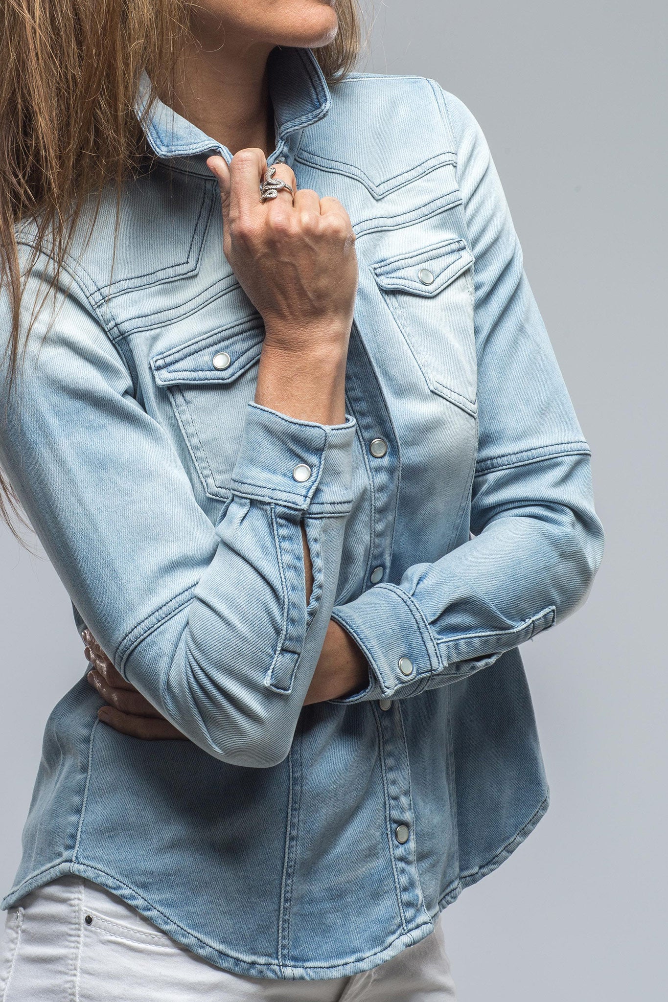 Axel's Premium Denim Maddi Fitted Snap Shirt In Clean Light Wash Ladies - Snap Shirts