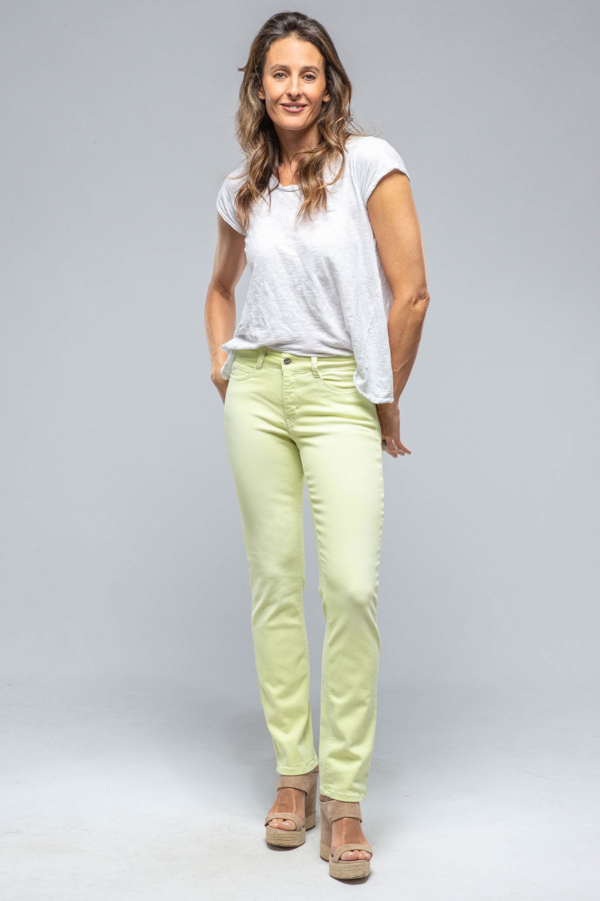 MAC Dream Straight in Quince Green | Ladies - Pants - Jeans | Mac Jeans