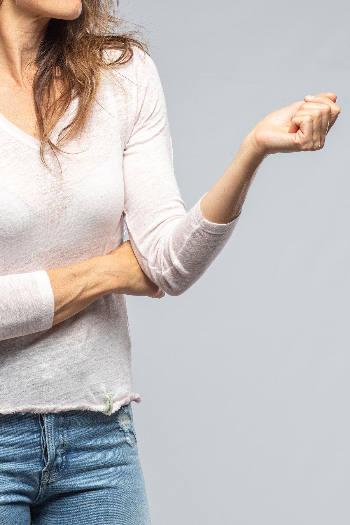 Henry Christ Elissa Linen L/S Fitted V-Neck in Misty Ladies - Tops