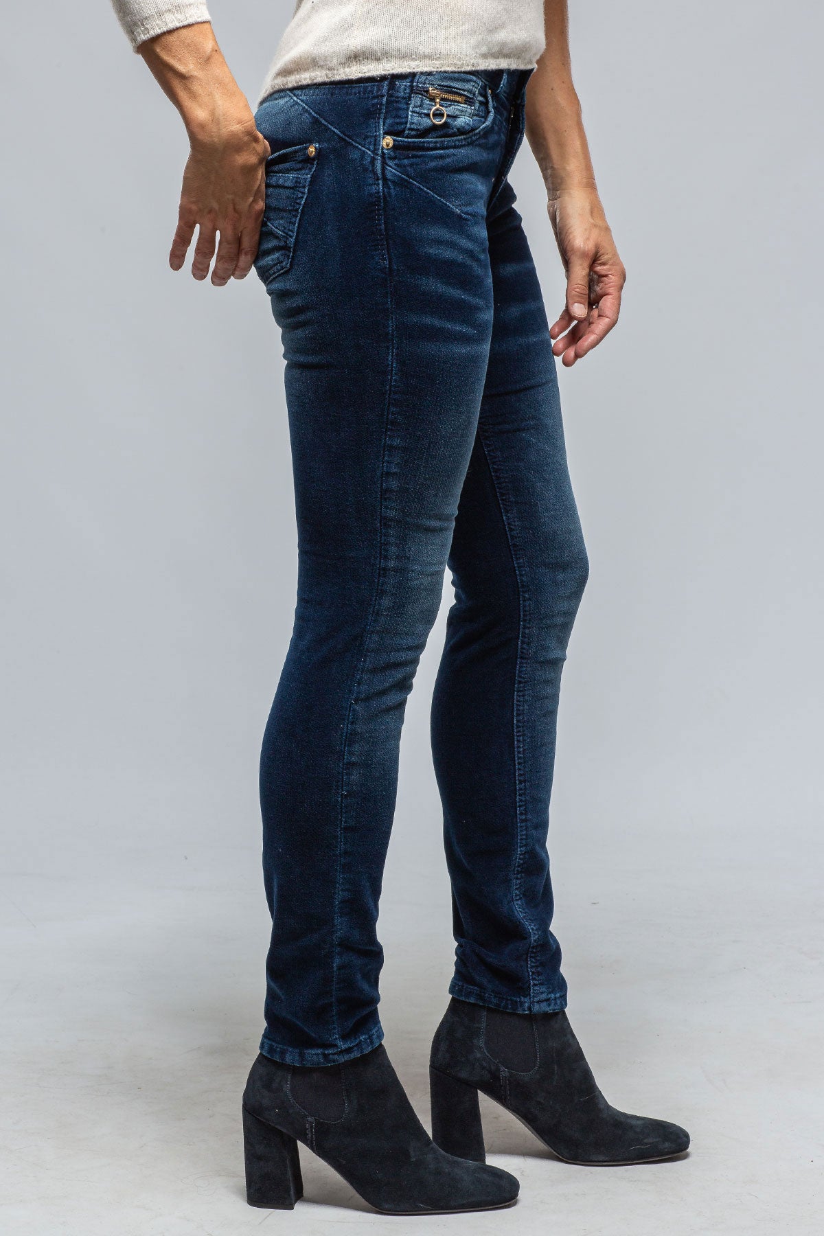 MAC Dream Slim Velvet in Denim Blue | Ladies - Pants | Mac Jeans
