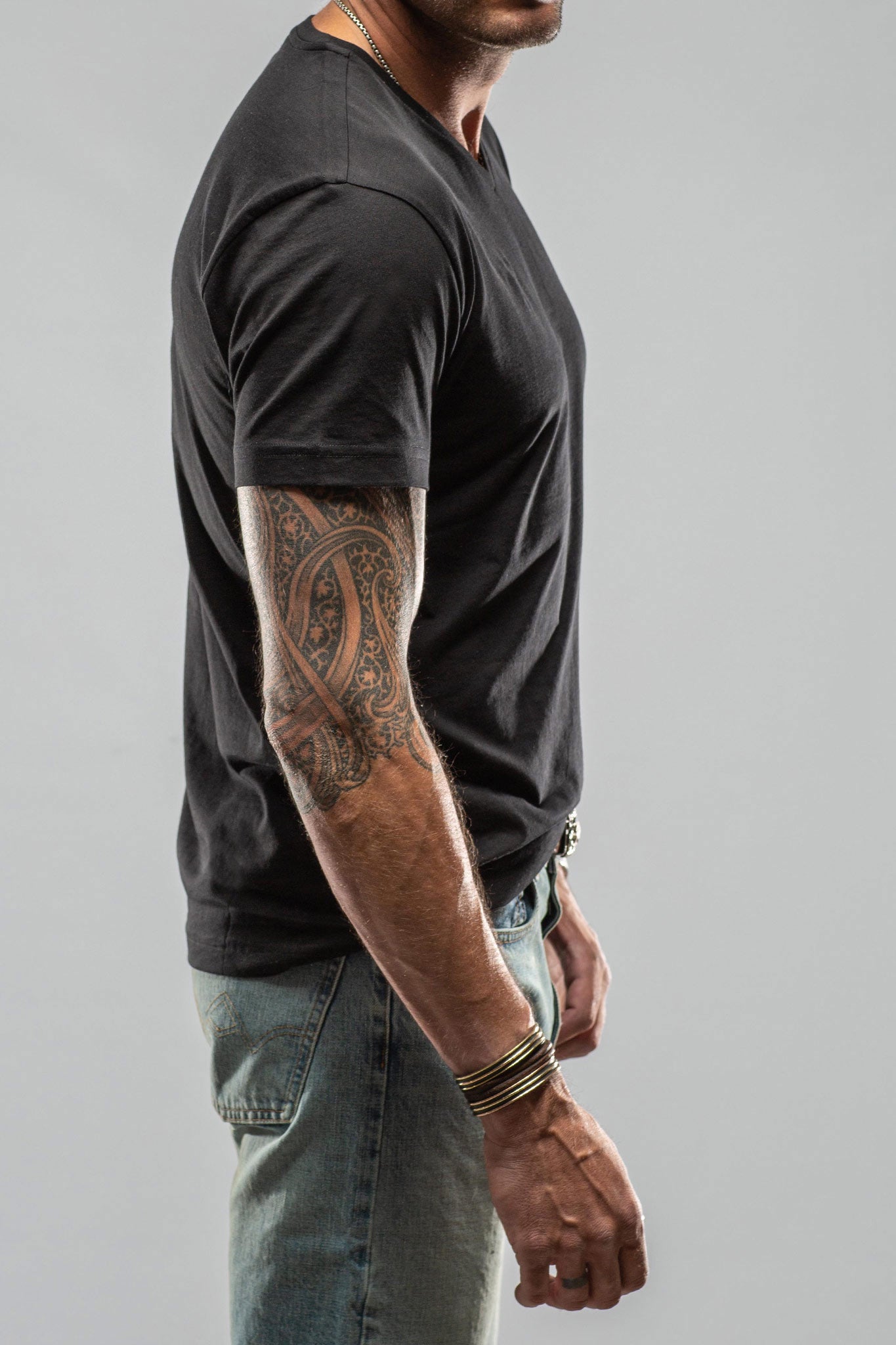 Siena Cotton V Neck Tee In Black | Mens - Shirts - T-Shirts | Georg Roth
