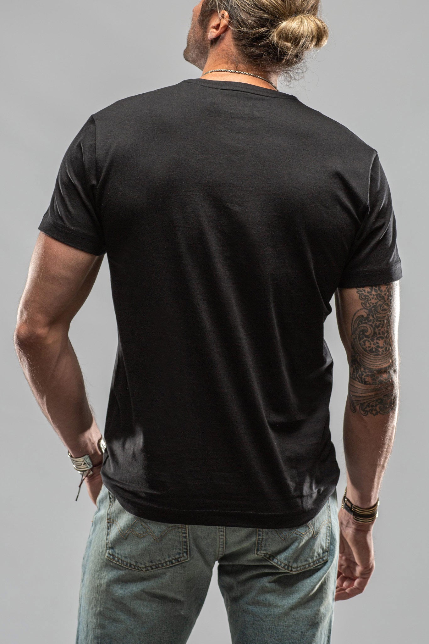 Siena Cotton V Neck Tee In Black | Mens - Shirts - T-Shirts | Georg Roth