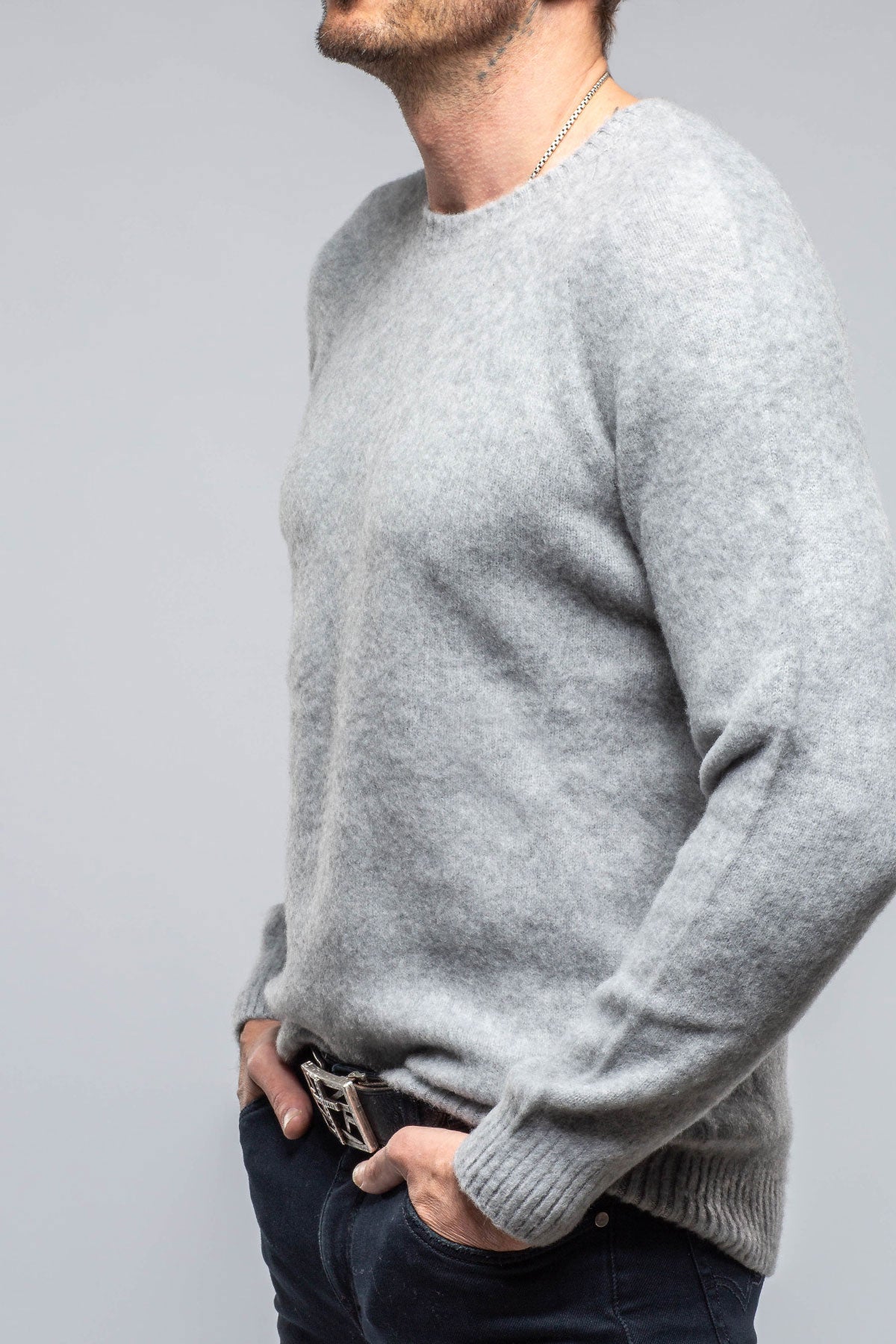 Henry Crew Neck Cashmere Sweater In Stone Grey | Mens - Sweaters | Avant Toi