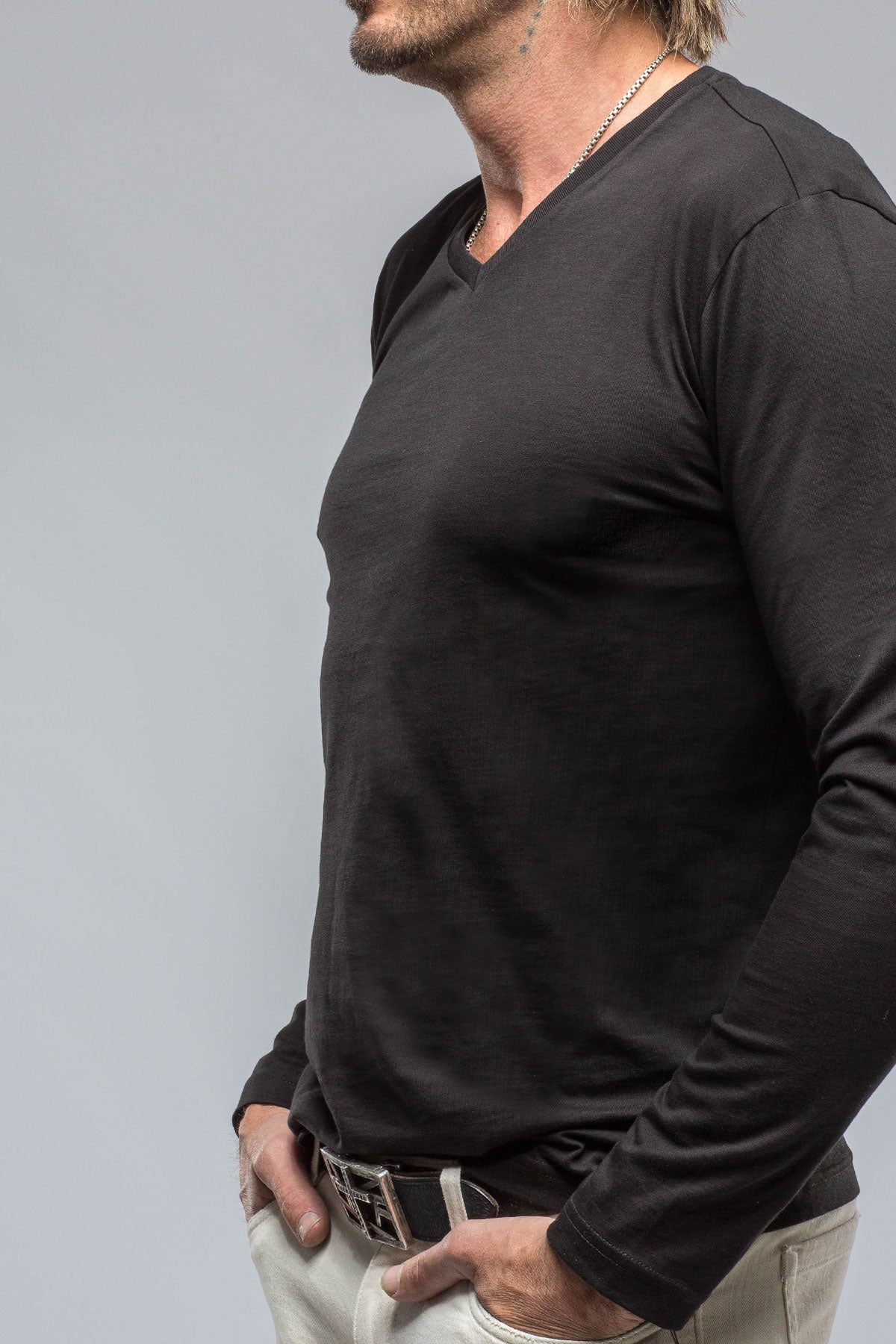 Del Mar LS V-Neck in Black | Mens - Shirts - T-Shirts | Georg Roth