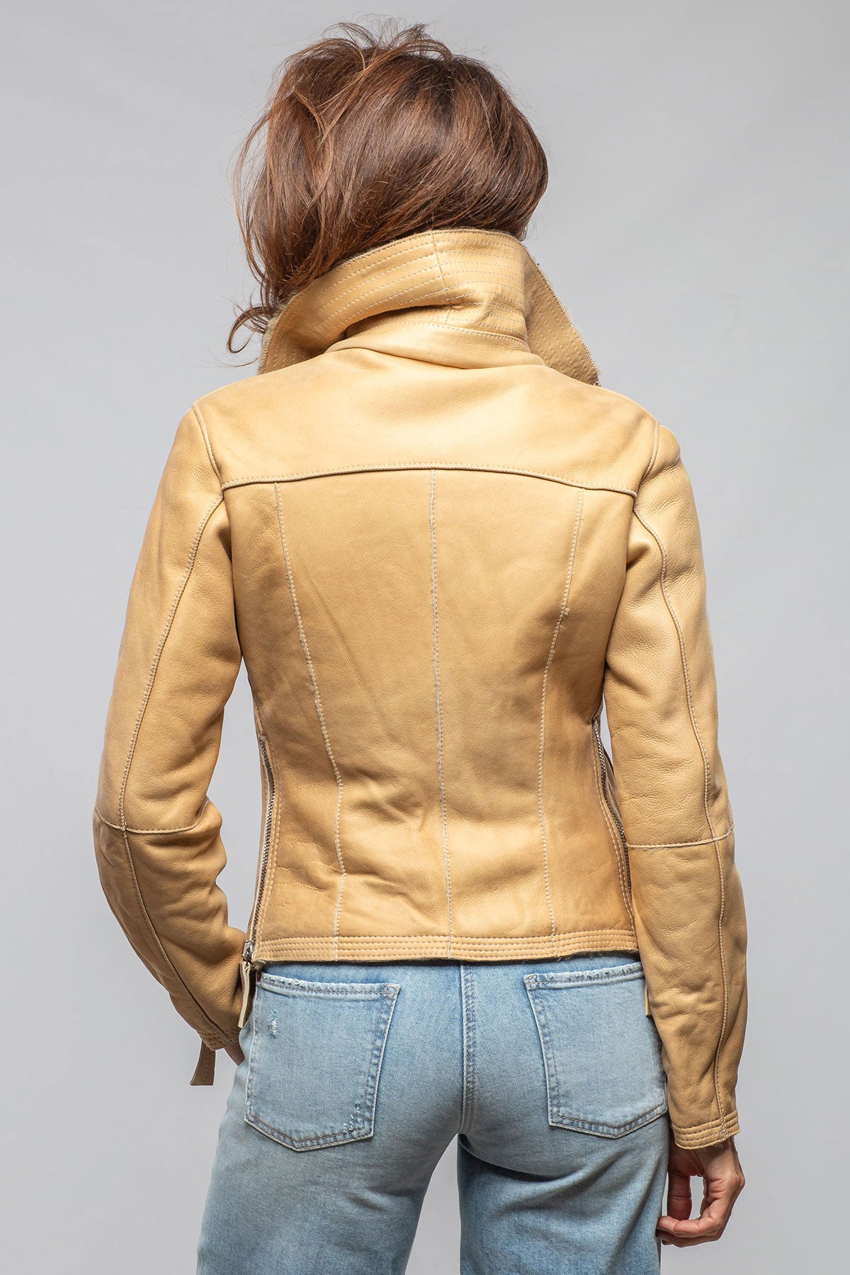 Avery Short Shearling In Tan