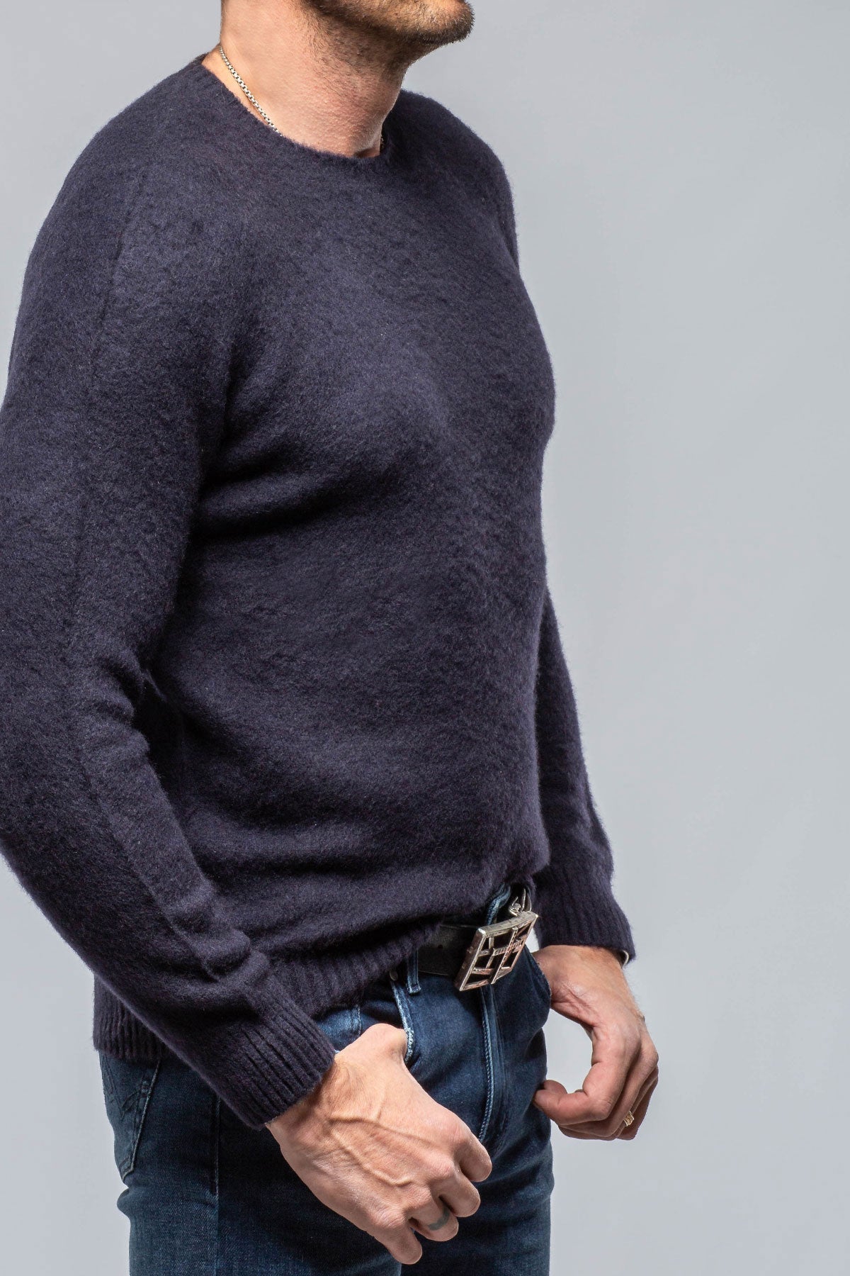 Henry Crew Neck Cashmere Sweater In Blue Navy | Mens - Sweaters | Avant Toi