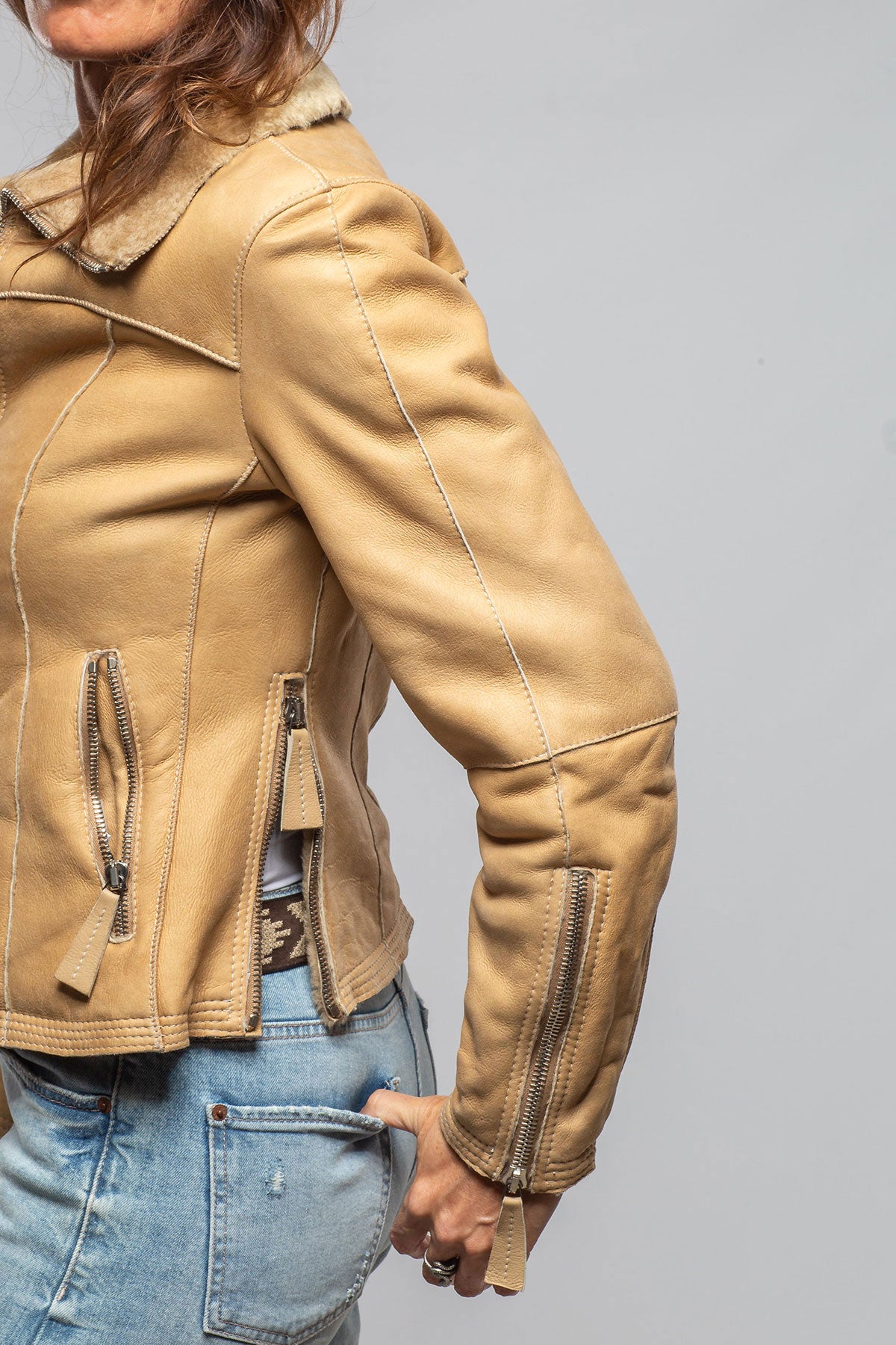 Avery Short Shearling In Tan