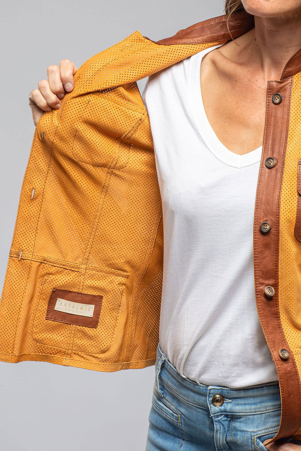 Vittoria Perforated Leather Vest | Ladies - Outerwear - Leather | Artico