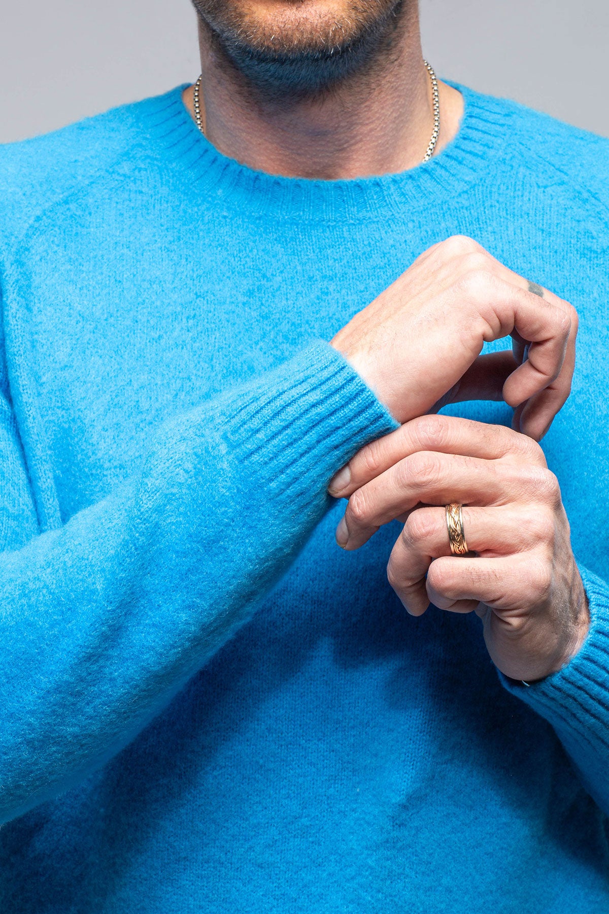 Henry Crew Neck Cashmere Sweater In Curacao | Mens - Sweaters | Avant Toi