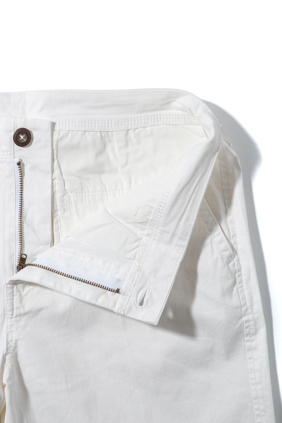 Rockport 9" Stretch Cotton Shorts in White | Mens - Shorts | Georg Roth