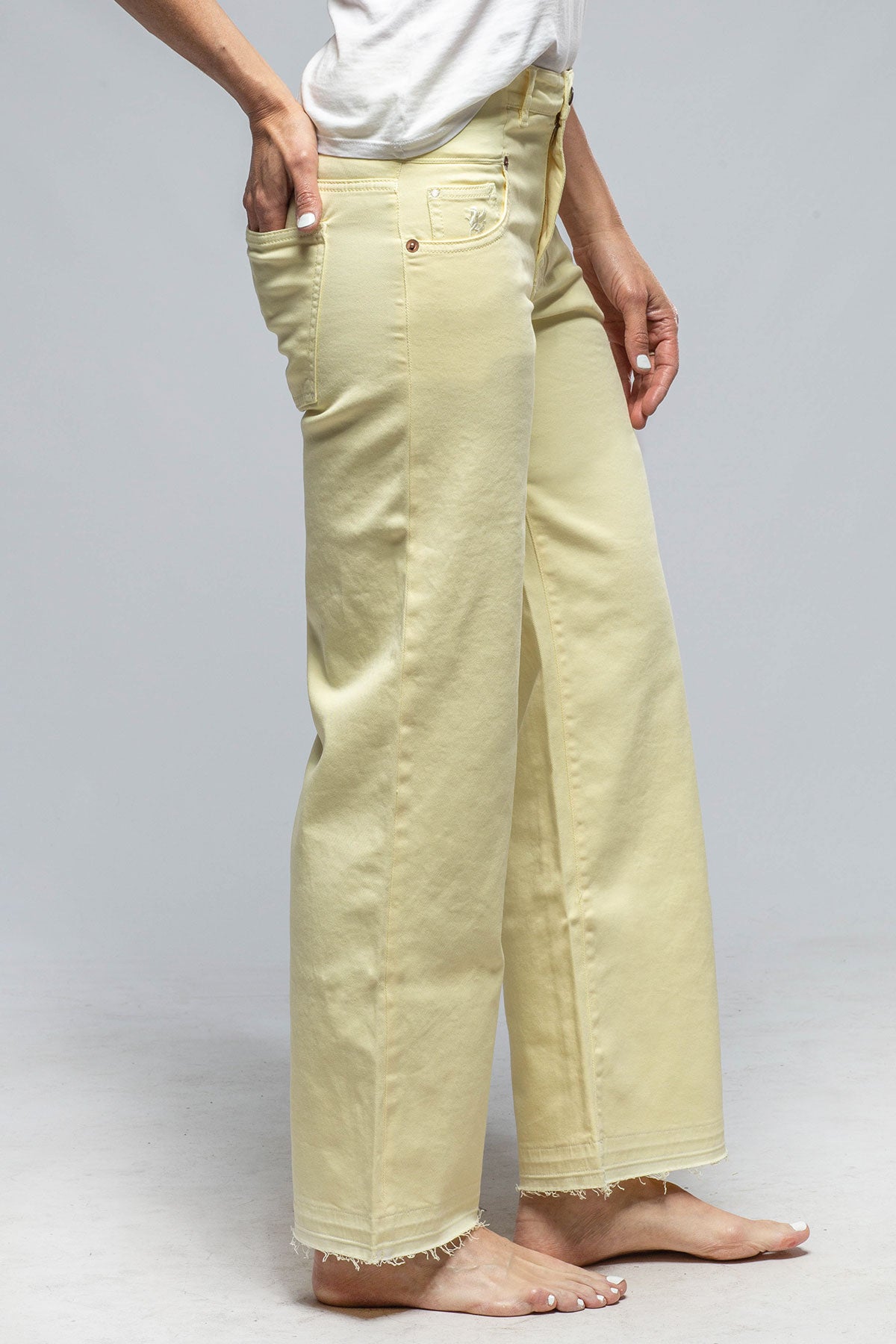 Elisa Open Hem Jean in Pale Yellow | Ladies - Pants - Jeans | European Culture
