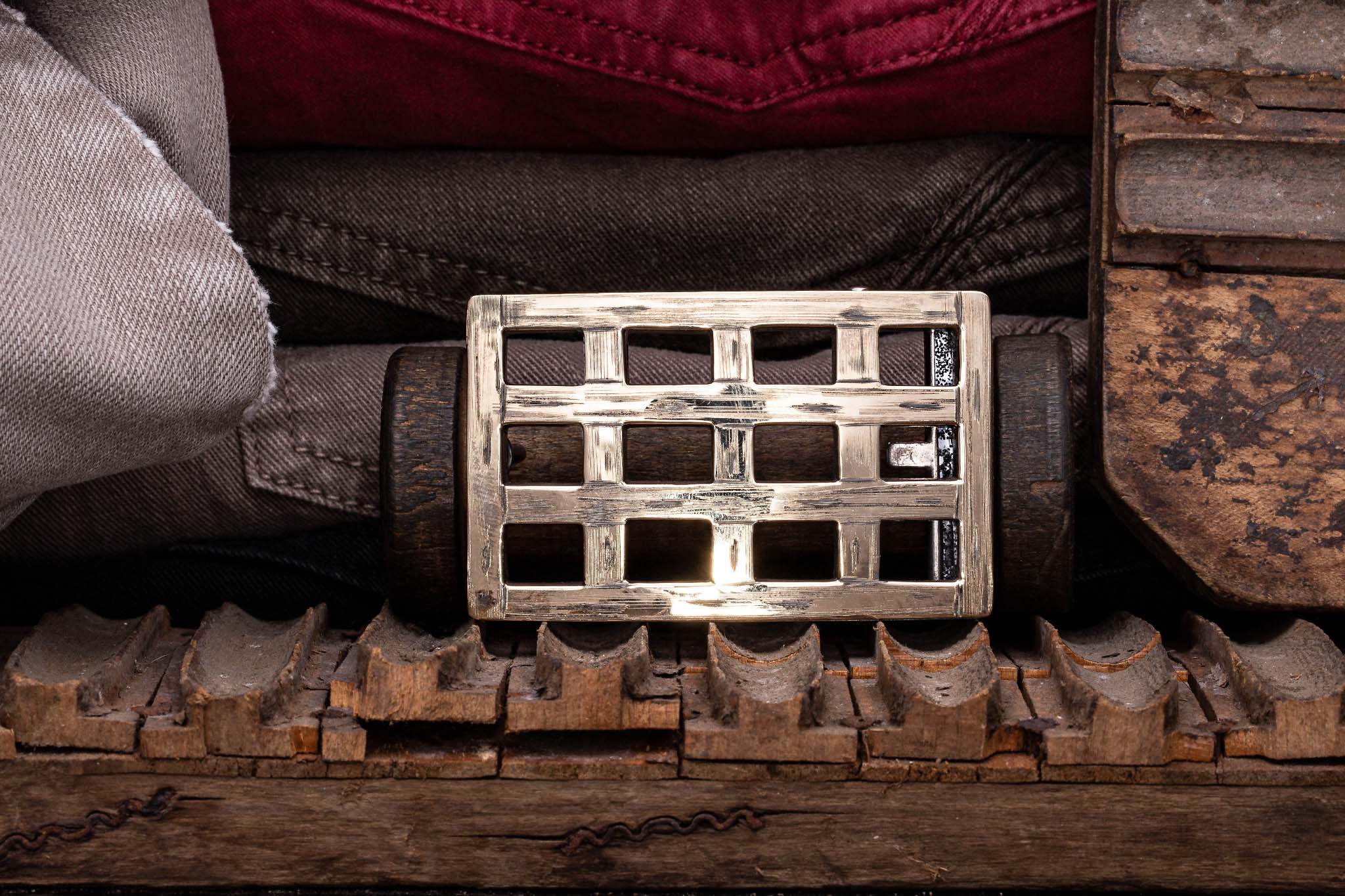 Tyson Log Cabin 14K | Belts And Buckles - Trophy | Comstock Heritage