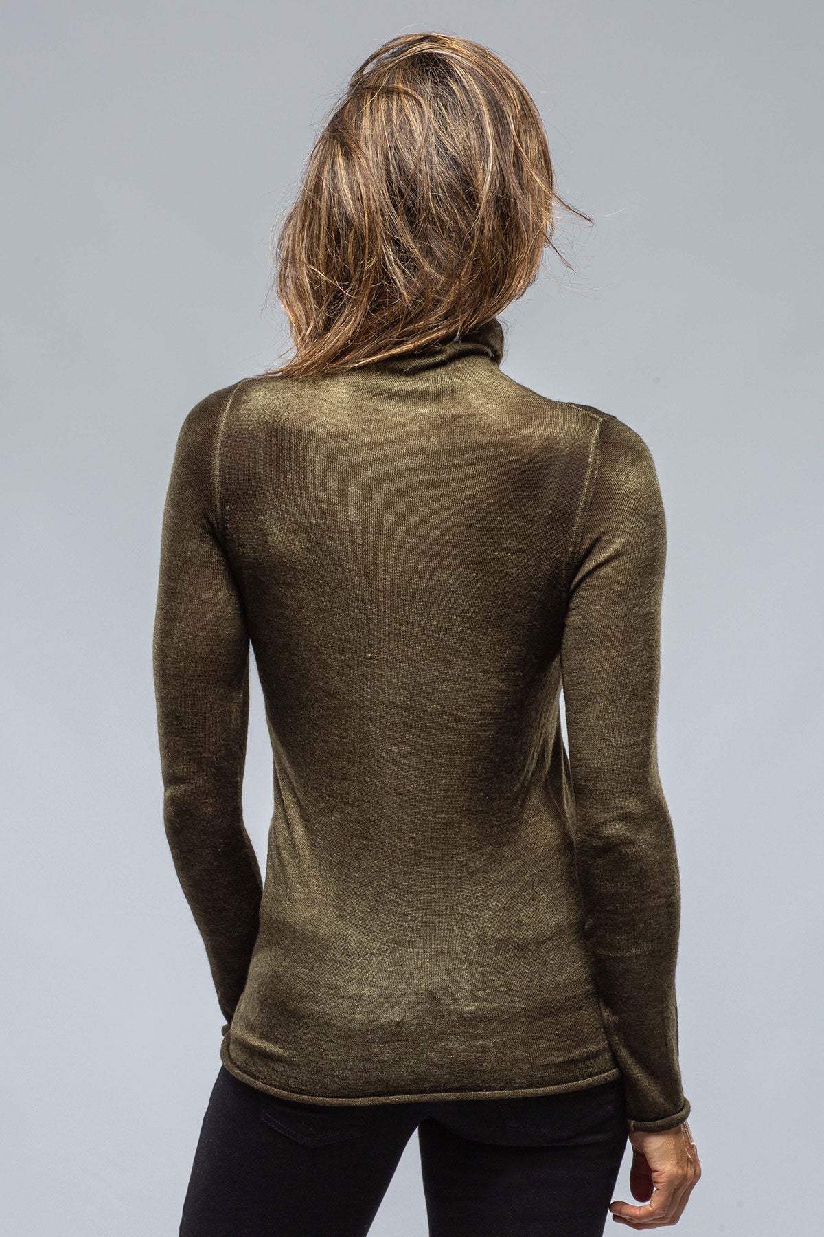 Prosaic T-Neck In Moss | Ladies - Sweaters | Avant Toi