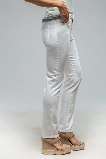 Axel's Premium Denim Jonesy Straight Cropped Jean In White Ladies - Pants - Jeans