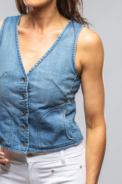 Axel's Premium Denim Scottie Short Denim Vest In Light Blue Vintage Ladies - Tops