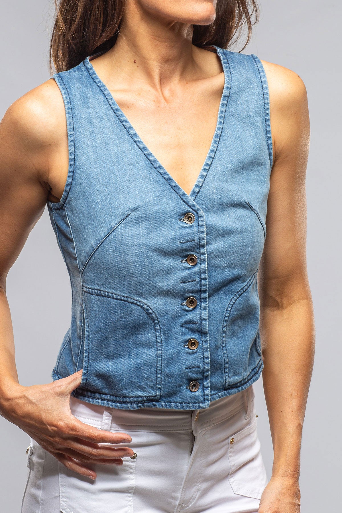 Axel's Premium Denim Scottie Short Denim Vest In Light Blue Vintage Ladies - Tops
