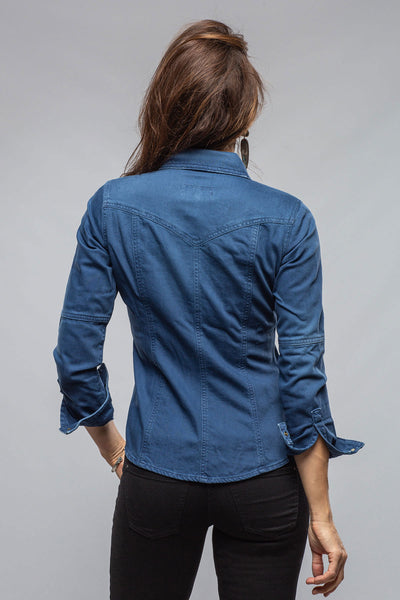 Axel's Premium Denim Sweetwater Denim Snap Shirt In Indaco Ladies - Snap Shirts