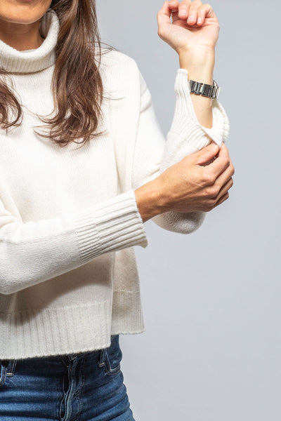 Axels Favi Turtleneck Sweater In Burro Ladies - Sweaters