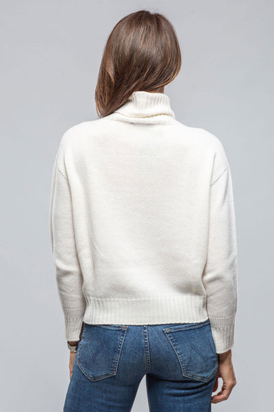 Axels Favi Turtleneck Sweater In Burro Ladies - Sweaters