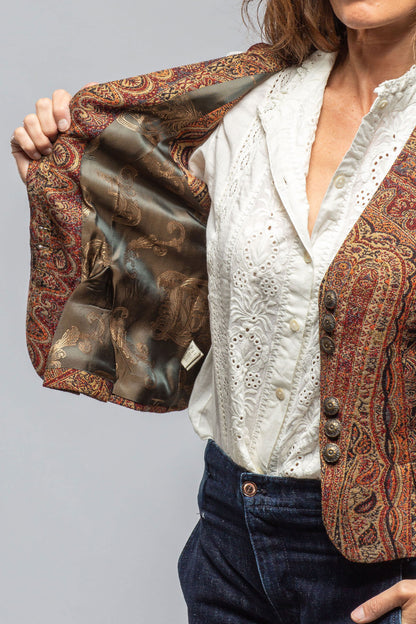 Tavira Paisley Jacquard Vest In Burgundy