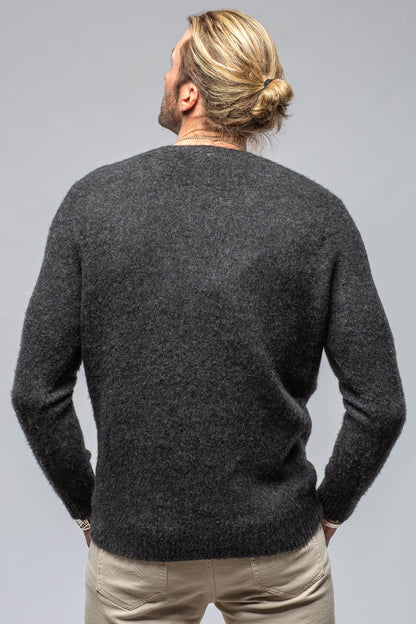 Henry Crew Neck Cashmere Sweater In Charcoal | Mens - Sweaters | Avant Toi