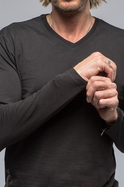 Georg Roth Del Mar LS V-Neck in Black Mens - Shirts - T-Shirts