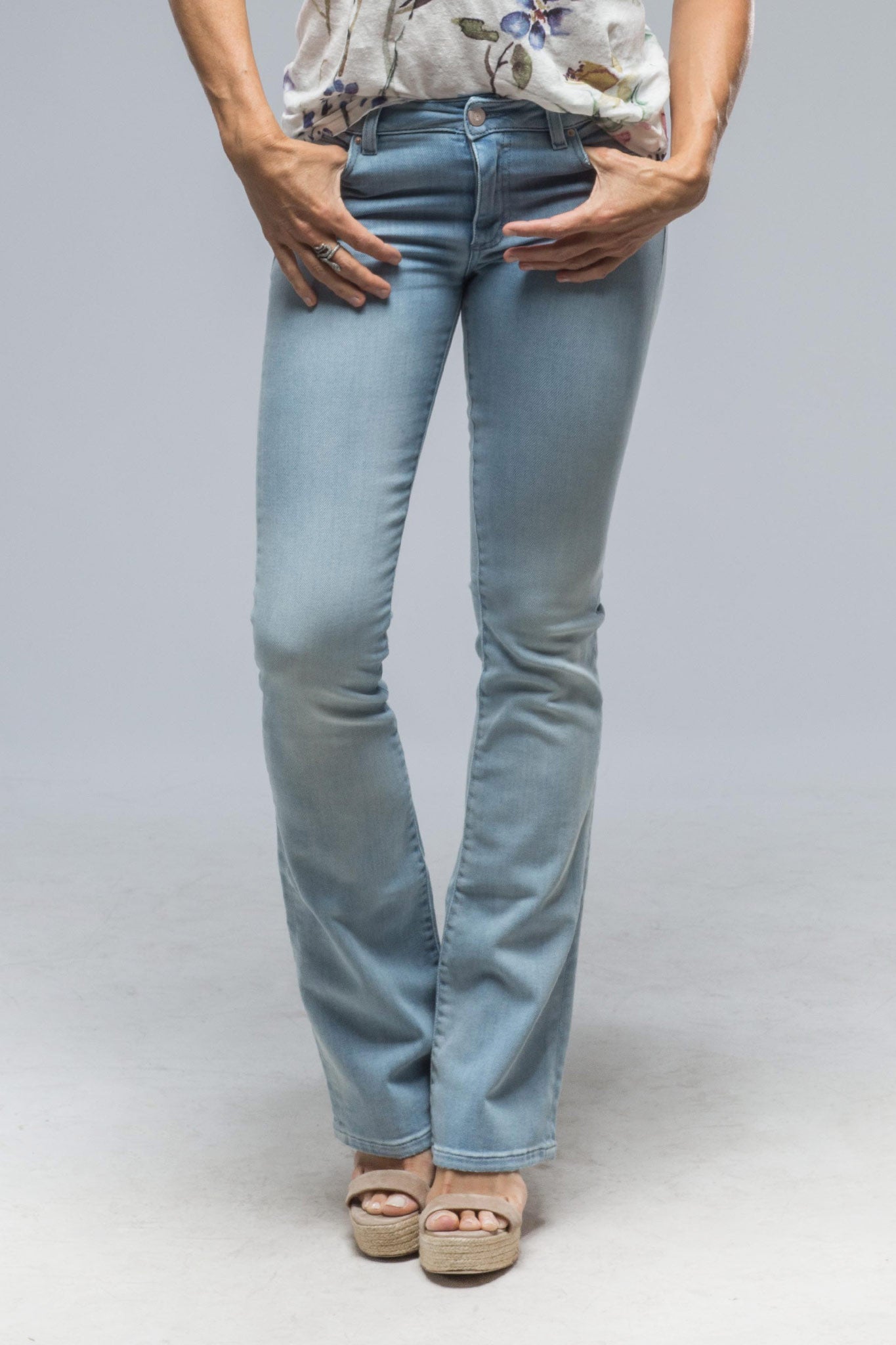 Tommy Flare in Lt. Blue | Ladies - Pants - Jeans | Axels Premium Denim