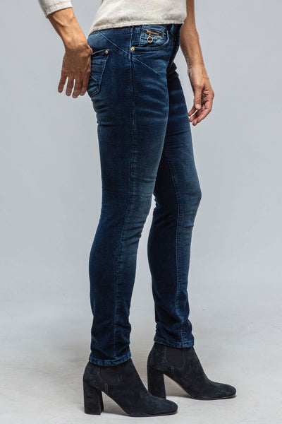 Mac Jeans MAC Dream Slim Velvet in Denim Blue Ladies - Pants