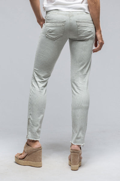 MAC Rich Slim Chic in Washed Blue Needle | Ladies - Pants - Jeans | Mac Jeans