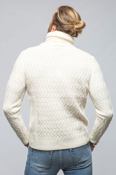 Robert Comstock | Jacob Cashmere Turtleneck In White | Mens - Sweaters 