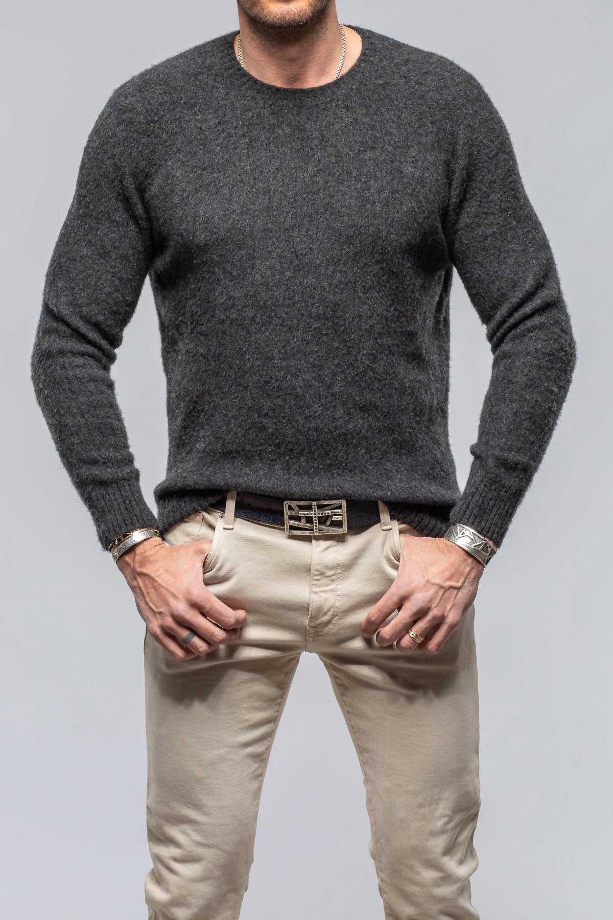 Henry Crew Neck Cashmere Sweater In Charcoal | Mens - Sweaters | Avant Toi