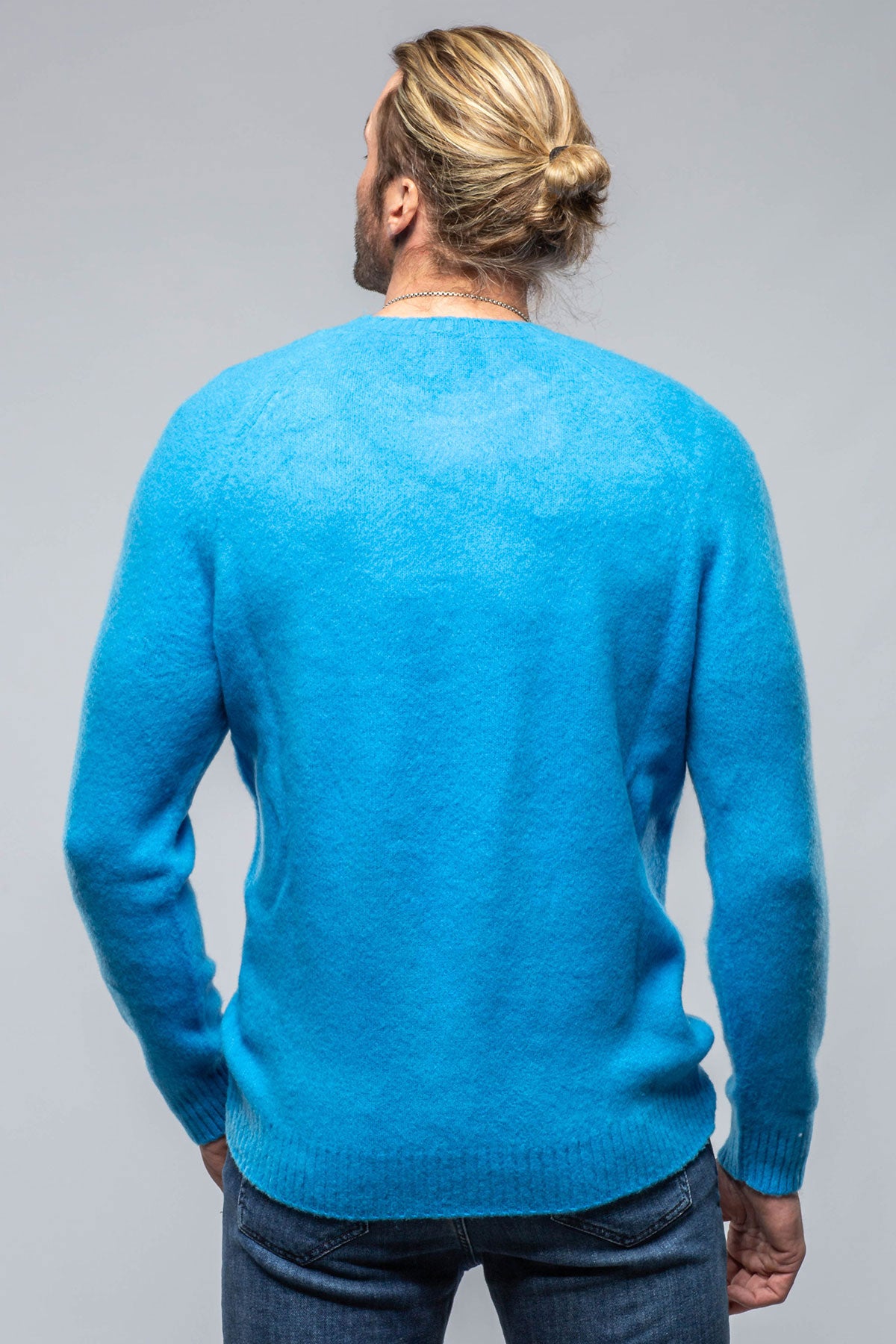 Henry Crew Neck Cashmere Sweater In Curacao | Mens - Sweaters | Avant Toi