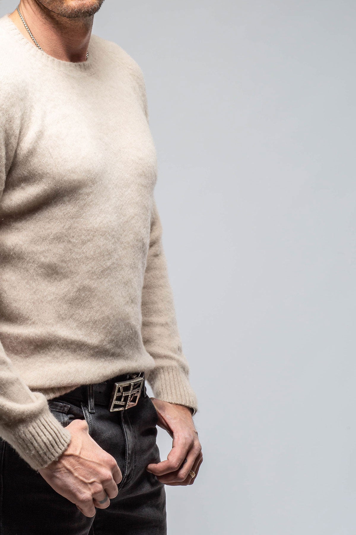 Henry Crew Neck Cashmere Sweater In Beige | Mens - Sweaters | Avant Toi