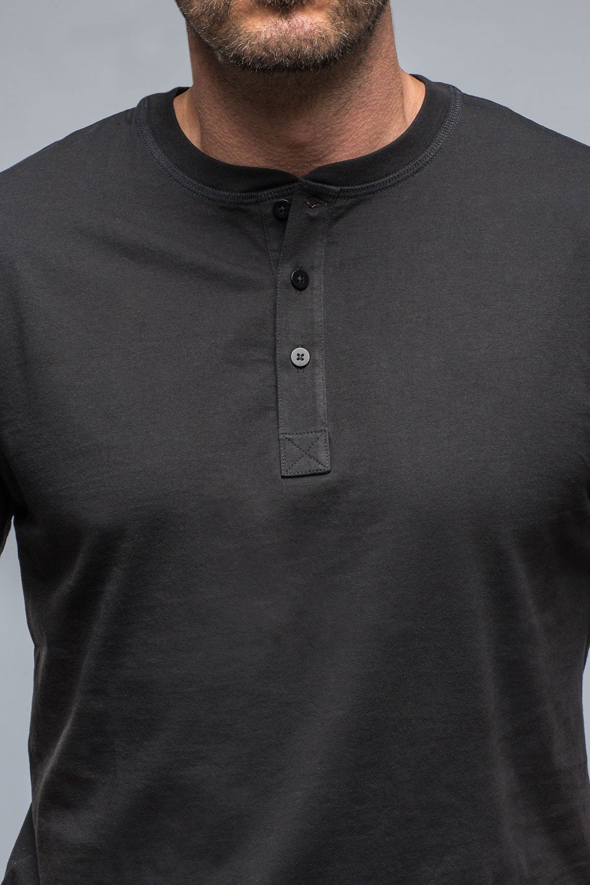 Mendocino Cotton SS Henley in Black | Mens - Shirts - T-Shirts | Georg Roth