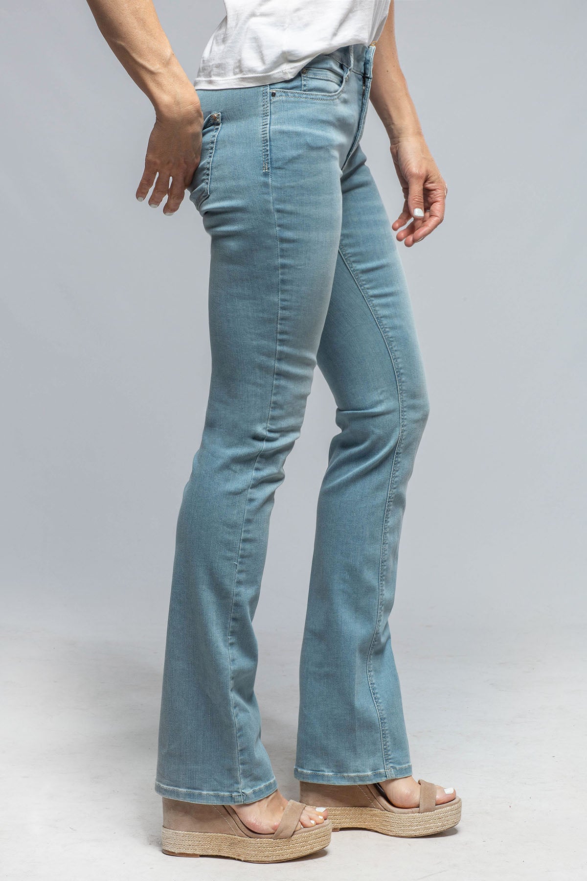 MAC Dream Boot Authentic in Light Blue | Ladies - Pants - Jeans | Mac Jeans