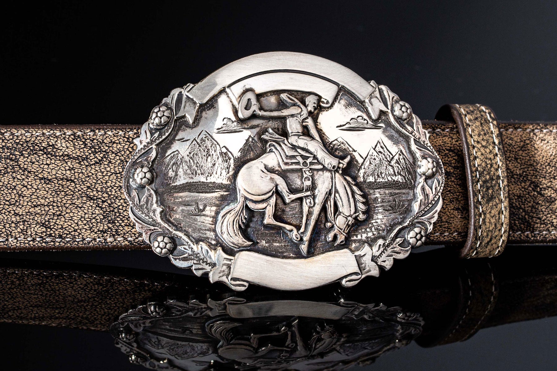 Oval Saddle Bronc | Belts And Buckles - Trophy | Comstock Heritage