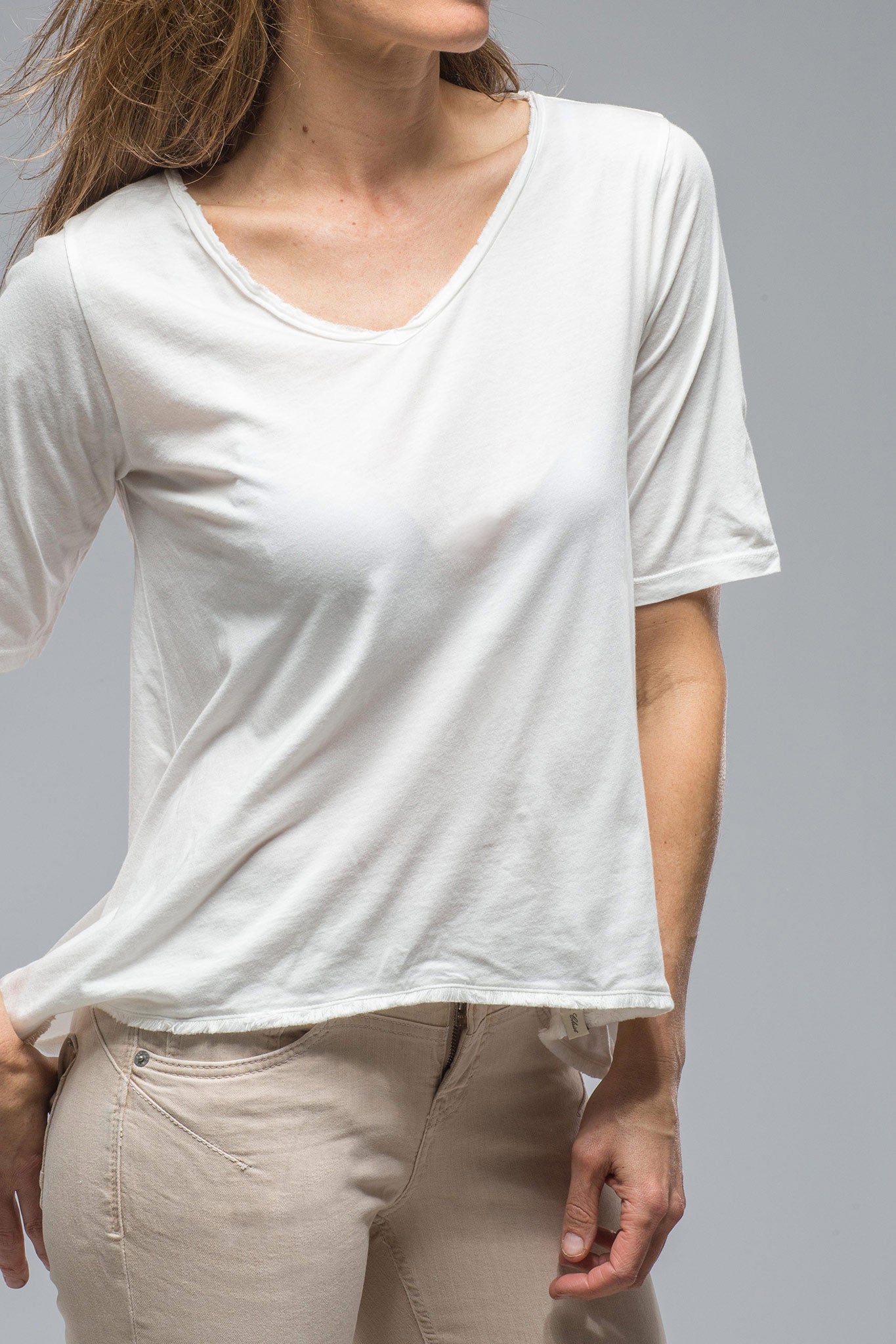 Henry Christ Luna Wide V-Neck S/S Tee In White Ladies - Tops