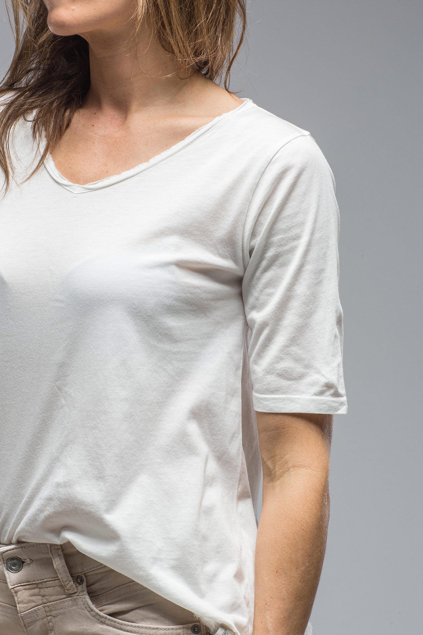 Henry Christ Luna Wide V-Neck S/S Tee In White Ladies - Tops